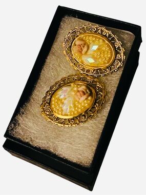 Goldtone Earrings with iridescent pearl floral